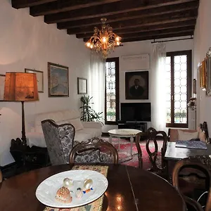 https://la-poetessa.hotelslidodijesolo.com